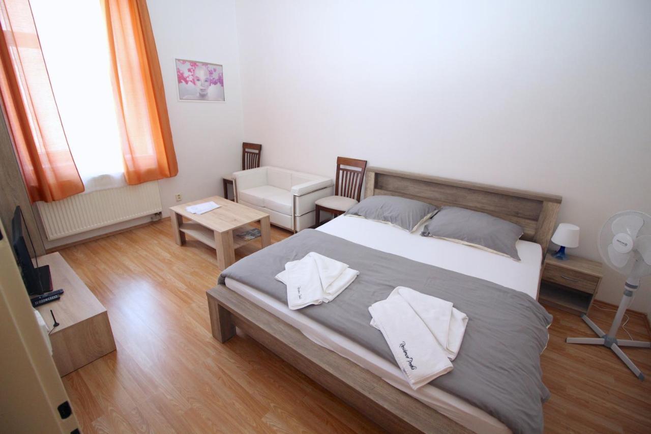 Residence Praha Aparthotel Esterno foto
